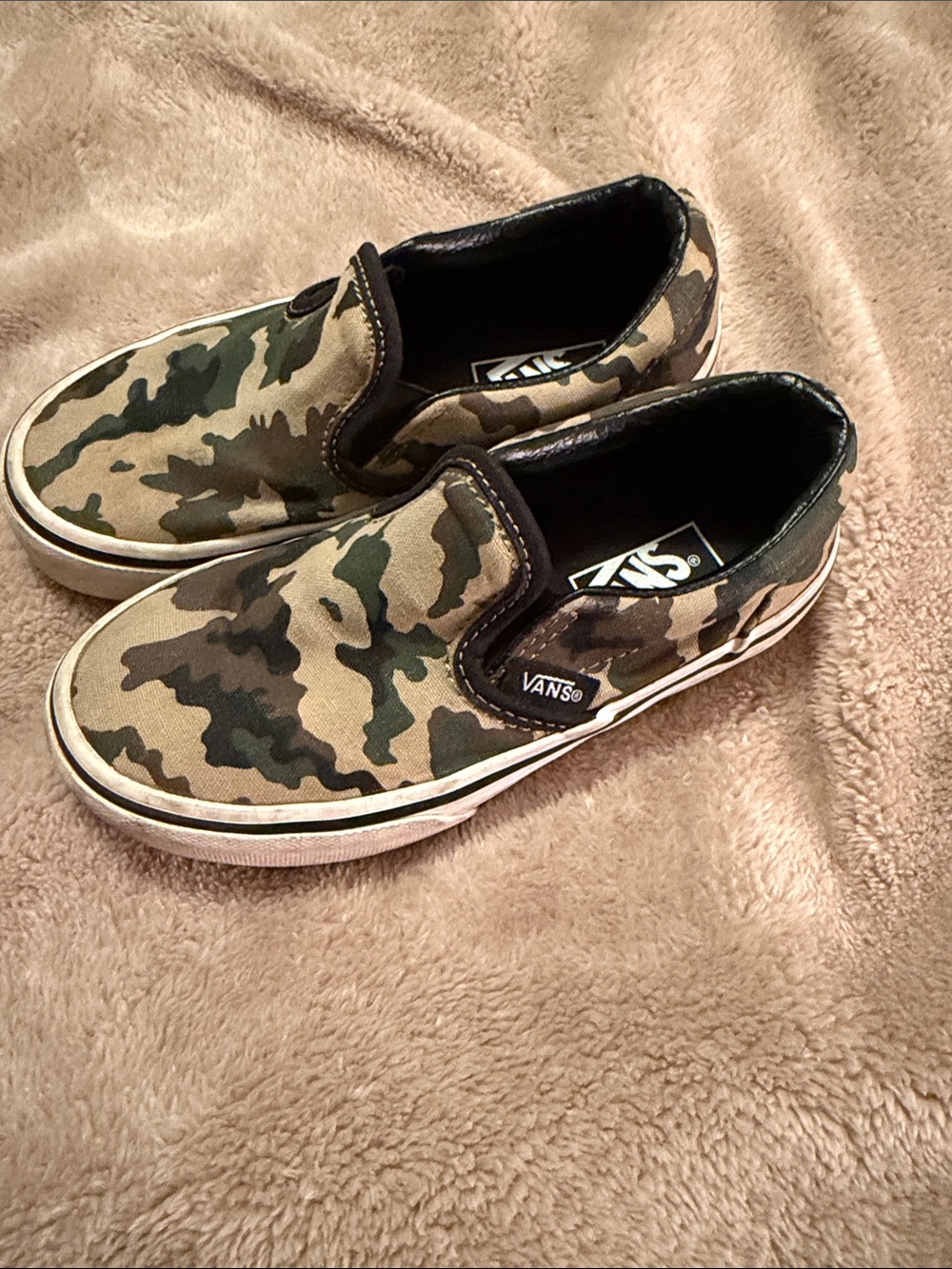 Vans Kids Slip-On Sneakers in Green Camo
